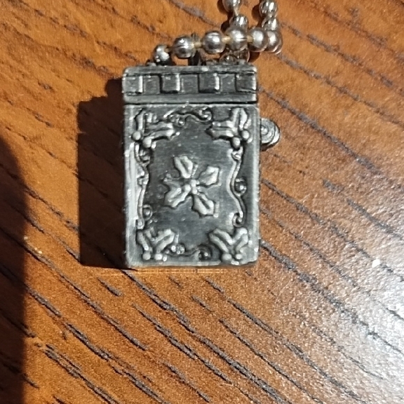 Elegant Silver Floral Pendant Necklace With Box Containing Angel Inside - Picture 9 of 10